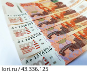 Российские деньги: купюры по 5000 рублей с нумерацией по порядку. Стоковое фото, фотограф Ольга Дерябина / Фотобанк Лори