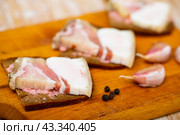 Sandwiches made of lard with horseradish on bread. Стоковое фото, фотограф Яков Филимонов / Фотобанк Лори