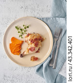 Chicken leg with batata and bacon, fodmap keto ketogenic diet, top view closeup. Стоковое фото, фотограф Natalia Gdovskaia / Фотобанк Лори