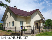 Церковь евангельских христиан-баптистов, город Остров (2018 год). Стоковое фото, фотограф Алексей Иванов / Фотобанк Лори