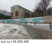 Пятиэтажный трехподъездный блочный жилой дом серии I-510(I-510/23БИ), построен в 1961 году. 9-я Парковая улица, 72/56 (Щёлковское шоссе, 56/72). Район Северное Измайлово. Город Москва (2023 год). Редакционное фото, фотограф lana1501 / Фотобанк Лори