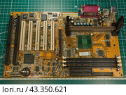 Karachev, Bryansk region Russia - June, 13, 2024: Vintage ABIT BH6 motherboard with Slot 1 processor for retro PC assembly. Virtual Museum of Electronics. Редакционное фото, фотограф Андрей Жигальцов / Фотобанк Лори