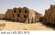 Fortified village with houses and granaries, sights of Tunisia. Ksar of Medenine, Berber, Tataouine. Стоковое фото, фотограф Яков Филимонов / Фотобанк Лори