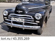 Chevrolet Fleetline — американский полноразмерный легковой автомобиль, выпускавшийся в 1941—1942. Выставка ретроавтомобилей в День города. Екатеринбург (2016 год). Редакционное фото, фотограф Александр Тараканов / Фотобанк Лори