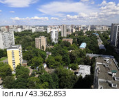 Вид на жилые дома по улице Изумрудная и Янтарному проезду в Лосиноостровском районе Москвы в сторону МКАД (2024 год). Стоковое фото, фотограф Александр Замараев / Фотобанк Лори