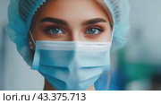 Глаза молодой девушки врача. На лице врача хирурга одноразовая стерильная маска и шапочка. Хирургическая медсестра. Хирургическое отделение. Стоковое AI-видео, аниматор Sergei Gorin / Фотобанк Лори
