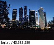 Москва . Москва-Сити в ночное время . Редакционное фото, фотограф Сергеев Валерий / Фотобанк Лори