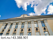 Государственная публичная библиотека имени Белинского. Город Екатеринбург. Улица Белинского, дом 15 (2016 год). Редакционное фото, фотограф Александр Тараканов / Фотобанк Лори