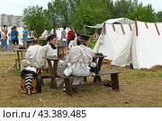 Historical reconstruction in beautiful historical and authentic costumes at festival Times and Epochs in Moscow. Reenactors rest and visitors (2024 год). Редакционное фото, фотограф Валерия Попова / Фотобанк Лори