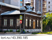 Город Екатеринбург. Институт медицинских клеточных технологий (Особняк Семеновой Е. А.). Улица Карла Маркса, дом 22А (2016 год). Стоковое фото, фотограф Александр Тараканов / Фотобанк Лори