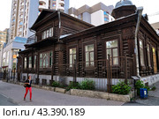 Город Екатеринбург. Институт медицинских клеточных технологий (Особняк Семеновой Е. А.) на пересечении улиц Белинского и Карла Маркса (2016 год). Редакционное фото, фотограф Александр Тараканов / Фотобанк Лори