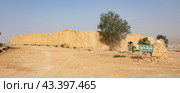 Old wall of Ksar Dghaghra with sign in Arabic in Tataouine, Tunisia. Стоковое фото, фотограф Яков Филимонов / Фотобанк Лори