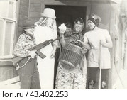 Свадьба. Выкуп невесты 70-е гг СССР. Стоковое фото, фотограф Retro / Фотобанк Лори