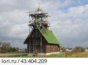 Строительство церкви на окраине посёлка Правдинский, Минская область, Беларусь (2018 год). Стоковое фото, фотограф Алексей Иванов / Фотобанк Лори