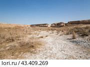 The ruins of fortress Katta Guldursun Qala (2022 год). Стоковое фото, фотограф Юлия Белоусова / Фотобанк Лори
