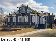 Дом-музей Трубецких, город Иркутск, Иркутская область, Сибирь, Россия. Красивое старинное деревянное здание. Историческая и архитектурная достопримечательность Иркутска. В доме, принадлежавшем, по легенде, семье декабриста Сергея Петровича Трубецкого, расположен музей декабристов. Редакционное фото, фотограф Андрей Степанов / Фотобанк Лори