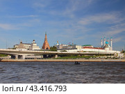 Река, мост и древний город. Казань, Татарстан, Россия (2024 год). Стоковое фото, фотограф Вадим Хомяков / Фотобанк Лори