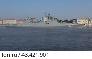 Российский фрегат "Адмирал Макаров" на реке Неве. Санкт-Петербург (2018 год). Редакционное видео, видеограф Анна Карасева / Фотобанк Лори