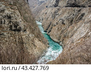 River Moraca, canyon Platije. montenegro, canyon, mountain road. Picturesque journey along roads of Montenegro among rocks and tunnels (2022 год). Редакционное фото, фотограф Павел Муравьев / Фотобанк Лори