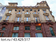 Московский Международный торгово-промышленный банк Л.С. Полякова. Улица Рождественка, 8/15 строение 3 (2024 год). Редакционное фото, фотограф Константин Григорьев / Фотобанк Лори