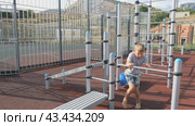 Children on the playground on the street in the yard. Live a healthy life. Be H3althy. Стоковое видео, видеограф Константин Мерцалов / Фотобанк Лори