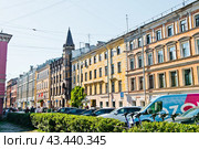Стремянная улица. Летний солнечный день. Санкт-Петербург. Россия (2024 год). Редакционное фото, фотограф E. O. / Фотобанк Лори