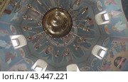 Metal chandelier under the dome (2023 год). Редакционное видео, видеограф Потийко Сергей / Фотобанк Лори