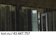 Металлические конструкции подвешены на металлическом крюке, metal structures are suspended on a metal hook, Стоковое видео, видеограф Опока Алексей / Фотобанк Лори