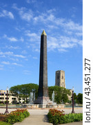 Black granite obelisk on Veterans Memorial Plaza (Obelisk Square).  Indianapolis, Indiana (2014 год). Редакционное фото, фотограф Валерия Попова / Фотобанк Лори