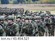 6 октября 2021 года на территории городских округов Клин, Истра и Волоколамск Московской области прошла ежегодная патриотическая акция «Марш кремлевских курсантов».6 октября 2021. Клин, Московская область, Россия. Редакционное фото, фотограф Артём Соболев / Фотобанк Лори