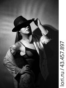 Девушка в шляпе. Стоковое фото, фотограф Антон Камынин / Фотобанк Лори