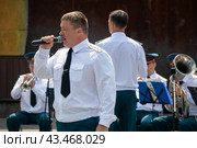 Выступление Оркестра Центральной войсковой комендатуры Росгвардии в парке Лианозовский в программе Военные оркестры в парках (2024 год). Редакционное фото, фотограф Pukhov K / Фотобанк Лори