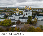Вид с высоты на Свято-Троицкий монастырь. Тюмень (2015 год). Стоковое фото, фотограф Сергей Буторин / Фотобанк Лори