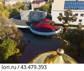 Тюменский государственный институт культуры на площади им. И.М. Губкина. Тюмень (2021 год). Стоковое фото, фотограф Сергей Буторин / Фотобанк Лори