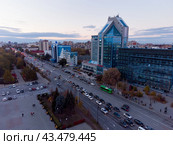 Бизнес-центр Газойл-Плаза и улица Республики. Тюмень (2021 год). Редакционное фото, фотограф Сергей Буторин / Фотобанк Лори