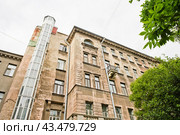 Дом Пеля (Гукасовой) («Пале-Рояль», «Сен-Жермен», «Бельведер»). Фасад со стороны двора. Литейный проспект, 46. Санкт-Петербург. Россия (2024 год). Редакционное фото, фотограф E. O. / Фотобанк Лори