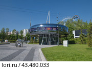 Инфоцентр в парке аттракционов «Орион» на ВДНХ в Москве, Россия (2024 год). Редакционное фото, фотограф Елена Коромыслова / Фотобанк Лори