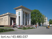 Павильон № 14 "Азербайджан" ("Азербайджанская ССР", "Вычислительная техника") на ВДНХ (ВВЦ). Москва, Россия (2024 год). Редакционное фото, фотограф Елена Коромыслова / Фотобанк Лори