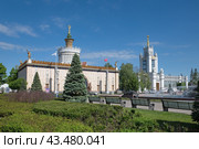 Павильоны № 58 и № 59. Музей славянской письменности "Слово" ("Земледелие", "Украинская ССР") и "Зерно" на ВДНХ в Москве, Россия (2024 год). Редакционное фото, фотограф Елена Коромыслова / Фотобанк Лори