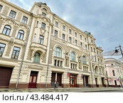 Доходный дом И. Г. Хрящева — В. И. Варгина (фрамент здания). Улица Ильинка, 12. Москва. Россия. Стоковое фото, фотограф Овчинникова Ирина / Фотобанк Лори