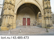 Bayonne, France - June 19, 2019: Exterior of gothic Cathedral of Saint Mary of Bayonne / Cathedral of Our Lady of Bayonne / Cathédrale Notre-Dame de Bayonne. UNESCO World Heritage. Редакционное фото, фотограф YuryKara / Фотобанк Лори