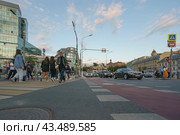 Москва, Россия - 29 и.ля 2019 -  Бульвары Москвы. Редакционное фото, фотограф YuryKara / Фотобанк Лори