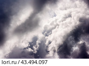 Background of storm clouds before a thunderstorm. Стоковое фото, фотограф Радомир Тарасов / Фотобанк Лори