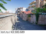 Грузия, Тбилиси. Улочка старого города. (2024 год). Стоковое фото, фотограф Иван Аборнев / Фотобанк Лори