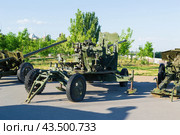 Зенитная пушка С-60, калибр 57 мм, противовоздушная оборона. Волгоград, Центральная набережная, Россия. (2024 год). Редакционное фото, фотограф Андрей Цыганков / Фотобанк Лори