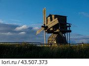 Ветряная мельница. Деревня Кимжа Мезенского района Архангельской области (2022 год). Стоковое фото, фотограф Николай Гернет / Фотобанк Лори