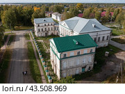 Вид сверху на здание "Дом Пьянковых" в Сольвычегорке Архангельской области (2022 год). Стоковое фото, фотограф Николай Гернет / Фотобанк Лори