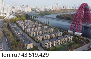 Москва. проспект Маршала Жукова. Живописный мост. жилой комплекс Берег Столицы (2024 год). Стоковое видео, видеограф Сергей Татаринцев / Фотобанк Лори