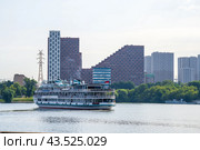 Канал имени Москвы, Водораздельный бьеф, Химкинское водохранилище Москва. Пассажирский теплоход "Родная Русь" Бортовой номер К-01-0032 (2024 год). Редакционное фото, фотограф Александр К / Фотобанк Лори