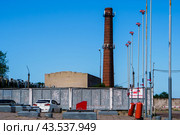 Городской пейзаж. Дымовая труба. Воронеж (2024 год). Редакционное фото, фотограф Владимир Шибаев / Фотобанк Лори